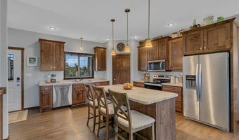 932 Waters Edge Cir, Avon, MN 56310