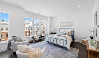 2550 FARMSTEAD Dr, Rockville, MD 20850