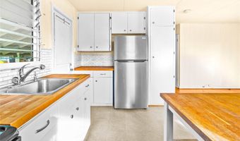 691 Kihapai St B, Kailua, HI 96734