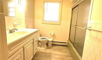 8 Ashby St, Johnston, RI 02919