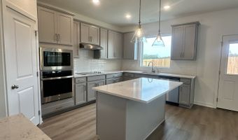 190 Peeps Ct, Adkins, TX 78101