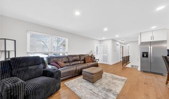 677 Turfwood Dr, Ballwin, MO 63021