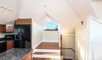 22 Mount Vernon St C, Newport, RI 02840
