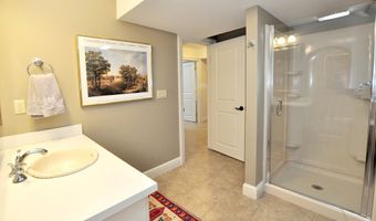 2 Schuyler Ln 2, Bloomfield, CT 06002
