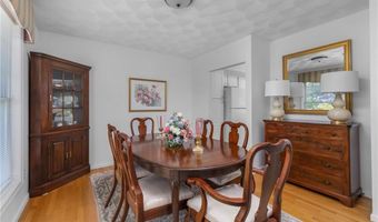 45 FOX Dr, Narragansett, RI 02882