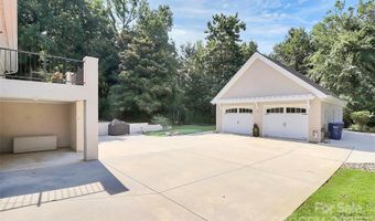 906 Colonial Dr, Albemarle, NC 28001