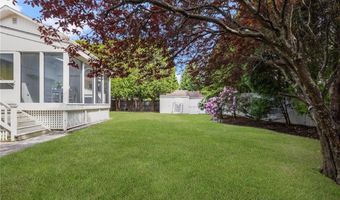 8 SCHOOL HOUSE Rd, Narragansett, RI 02882