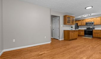 660 Village Green Blvd E, Adams Twp., PA 16046
