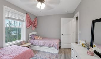 123 Parade Rd, Barnstead, NH 03218