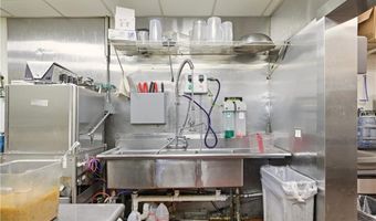 651 W Main Rd, Middletown, RI 02842