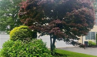2 Hayes St, Johnston, RI 02919