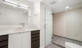 5904 MOUNT EAGLE Dr 108B, Alexandria, VA 22303