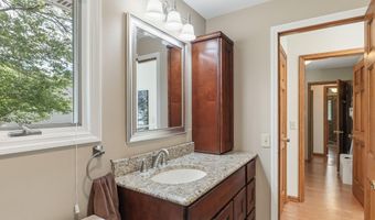 17 Northgate Dr, Albany, NY 12203