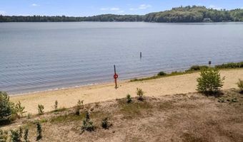9 Iriquois Dr, Ashburnham, MA 01430
