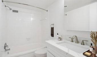 1300 ARMY NAVY Dr 124, Arlington, VA 22202