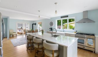 211 Oak St, Bath, ME 04530