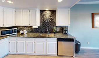222 DEL NORTE Ln 18, Brookings, OR 97415