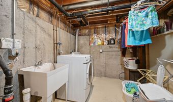 2 Banquo Brae Rd, Brookfield, CT 06804