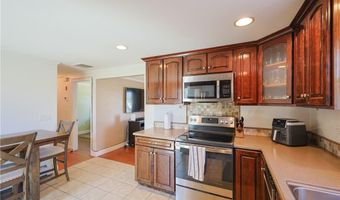 6 Scott Ln, Bristol, RI 02809