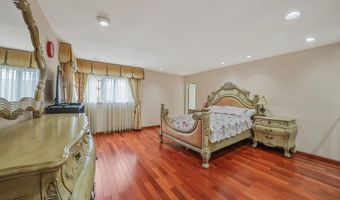 140 Dogwood Rd, Albertson, NY 11576
