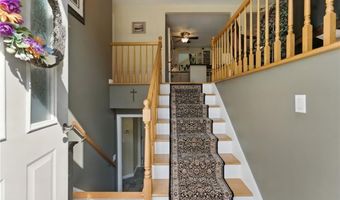 22 Camelot Cir, Johnston, RI 02919