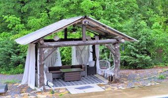 330 FLINT HILL Rd, Aragon, GA 30104