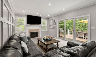 9 Cherry Ln, Bedford, NH 03110