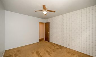 425 Kenilworth Ln, Ballwin, MO 63011