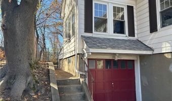 4 Walker St, Lincoln, RI 02865