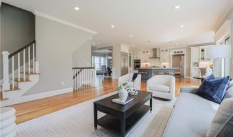 2 Bluemead Farm Ln, Barrington, RI 02806