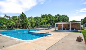 1 SILVERWOOD Cir 8, Annapolis, MD 21403