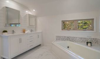 74 Quarry Dock Rd 74, Branford, CT 06405