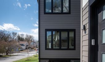 2001 N GEORGE MASON Dr, Arlington, VA 22207