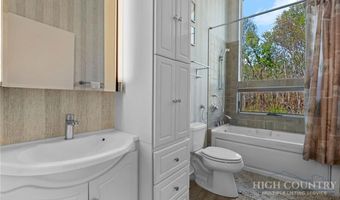 248 Hillcrest Ln, Banner Elk, NC 28604