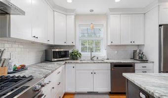 101 Austin Meadows Ln, North Kingstown, RI 02852