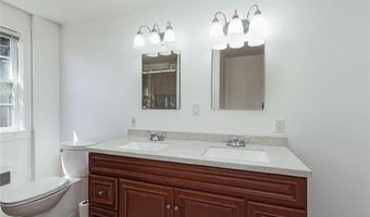 8 Somerset Rd, Cranston, RI 02910