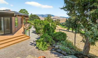 738 Fairway Ct, Ashland, OR 97520