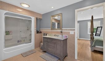 63 Ansel White Dr, Acushnet, MA 02743