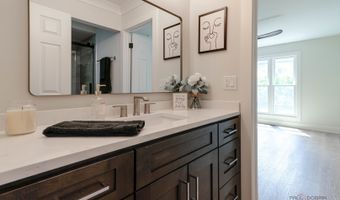 408 W Foxdale Ln, Arlington Heights, IL 60004