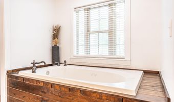 707 Alexander Dr, Aberdeen, NC 28315