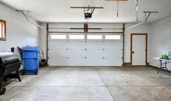 206 Park Ave, Altura, MN 55910
