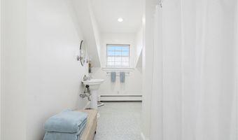 9 White Ter, Middletown, RI 02842