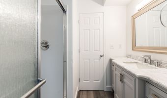 1366 N Bay Dr, Ann Arbor, MI 48103