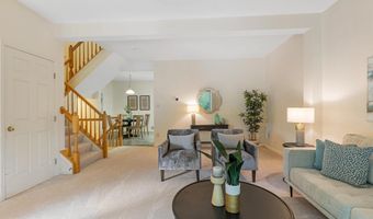 7716 EFFINGHAM Sq, Alexandria, VA 22315