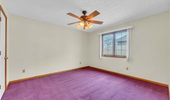 120 Ambleside Way, Amherst, OH 44001