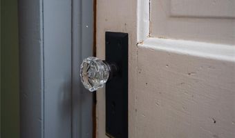 1115 7th St, Baldwin City, KS 66006