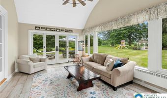 2458 Riverbend Rd, Allentown, PA 18103