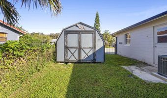 1617 Paradise Ln, Astor, FL 32102