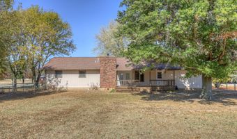 569 E 36th St, Baxter Springs, KS 66713