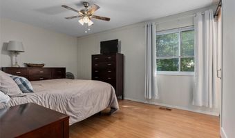 237 Valleyoak Ct, Ballwin, MO 63021